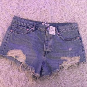 Free People - BRAND NEW W TAGS - Loving Good Vibrations Denim Shorts